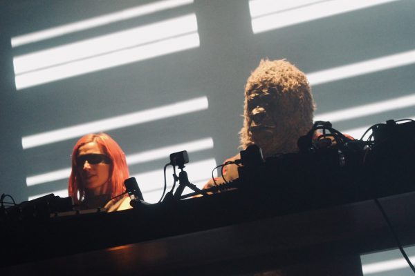 ELYELLA en La Riviera: una montaña rusa sonora de la euforia colectiva